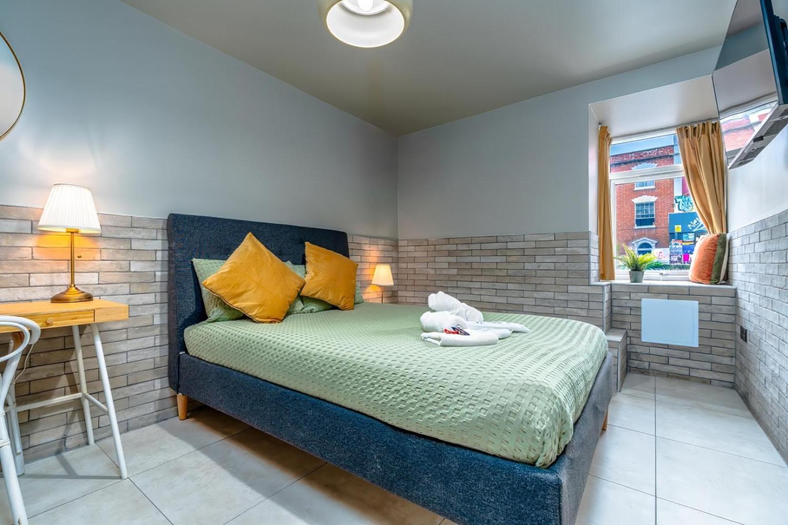 Apartment With Hot Tub, Art And More! *