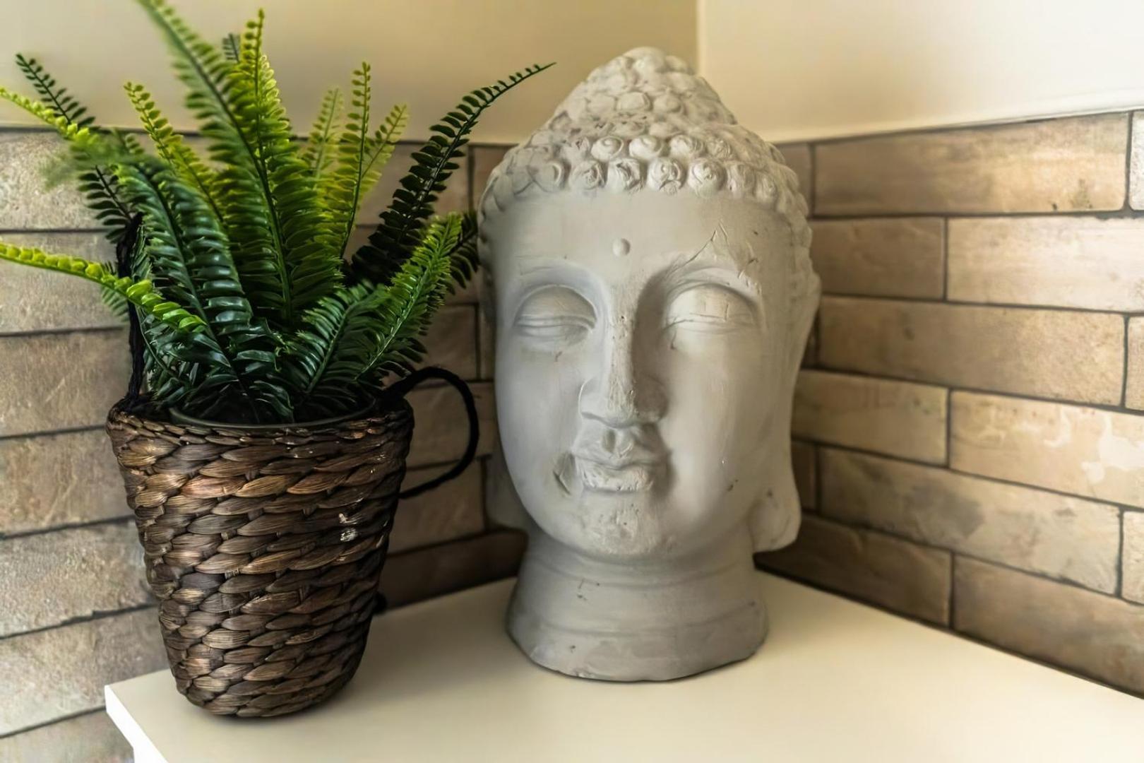 Apartment With Hot Tub, Art And More! Bristol
