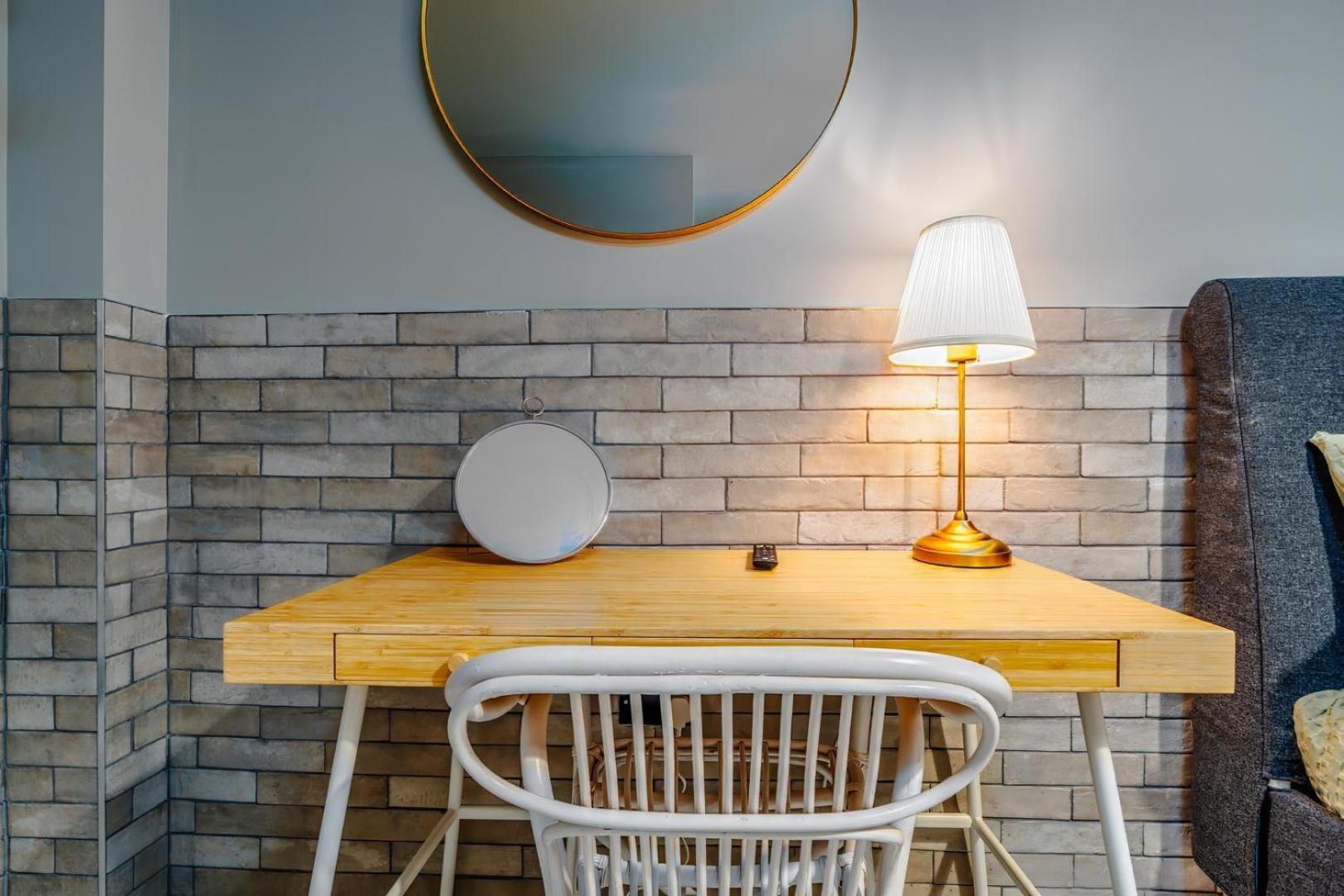 Apartment With Hot Tub, Art And More! *