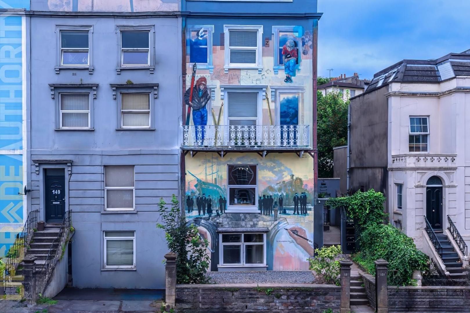 Apartment With Hot Tub, Art And More! Bristol