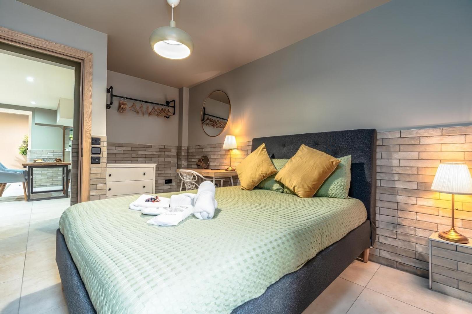 Apartment With Hot Tub, Art And More! Bristol